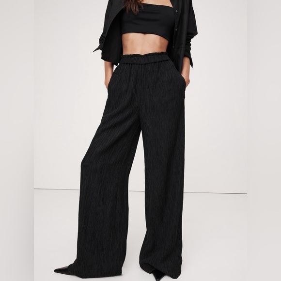 NWT! Banana Republic Black Crinkle Crepe Pull-On Pant - Multiple Sizes 🧡 - Picture 3 of 6
